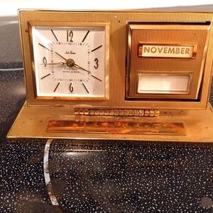 Vintage charming clock flip with Canada